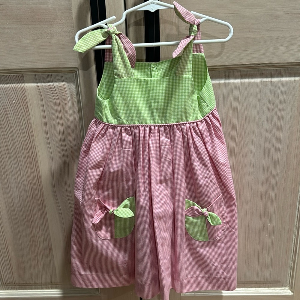 Mom & Me gingham dress. Size 12 months, runs large. So cute. Perfect condition.